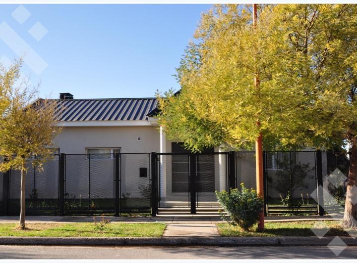 Casa · 204m² · 5 Ambientes · 1 Cochera