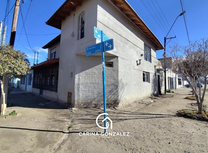 Casa · 180m² · 6 Ambientes · 2 Cocheras