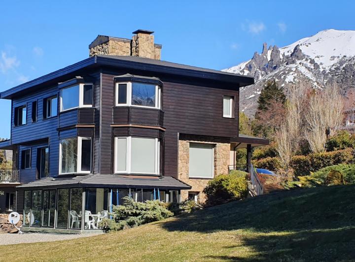 Casa · 440m² · 10 Ambientes · 2 Cocheras