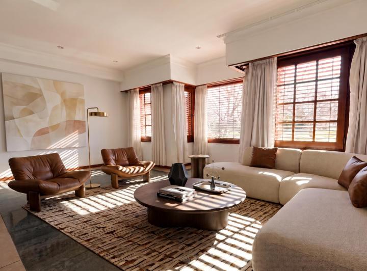Casa · 342m² · 8 Ambientes · 2 Cocheras