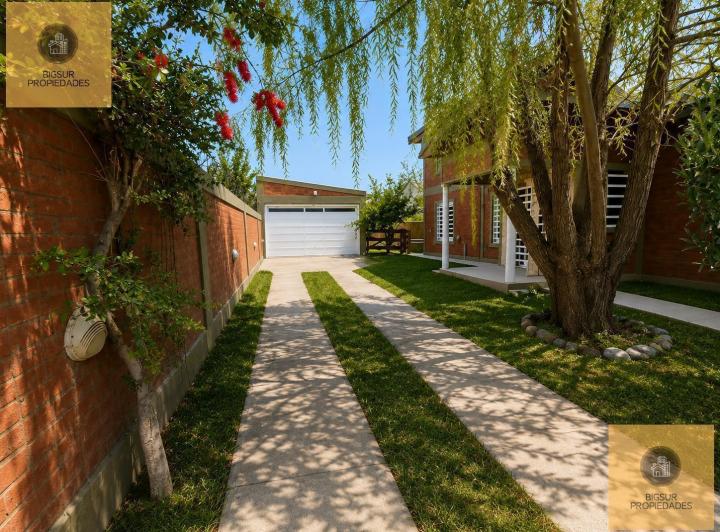 Casa · 382m² · 2 Dormitorios · 1 Cochera