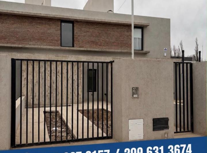 Casa · 104m² · 2 Dormitorios · 1 Cochera