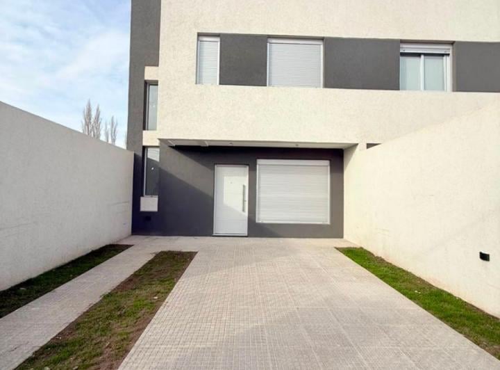 Casa · 138m² · 5 Ambientes · 2 Cocheras