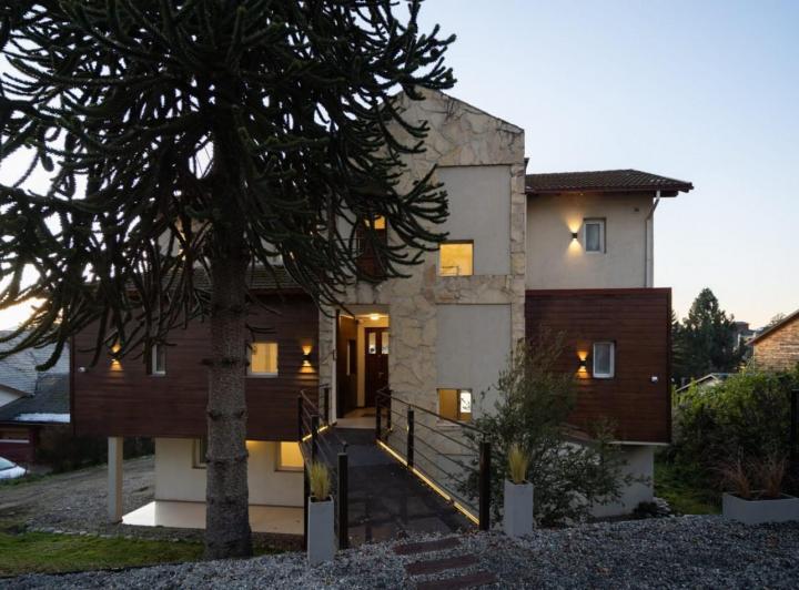 Hotel · 450m² · 9 Ambientes · 9 Cocheras