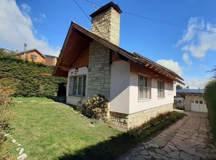 Casa · 750m² · 5 Ambientes · 2 Cocheras