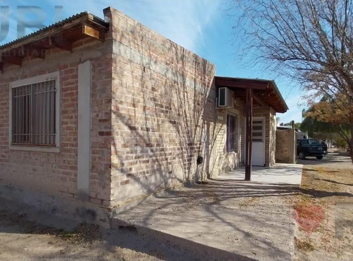 Casa · 200m² · 2 Ambientes · 1 Cochera