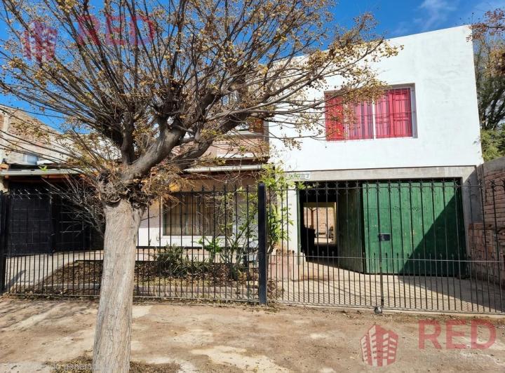Casa · 250m² · 4 Ambientes · 1 Cochera