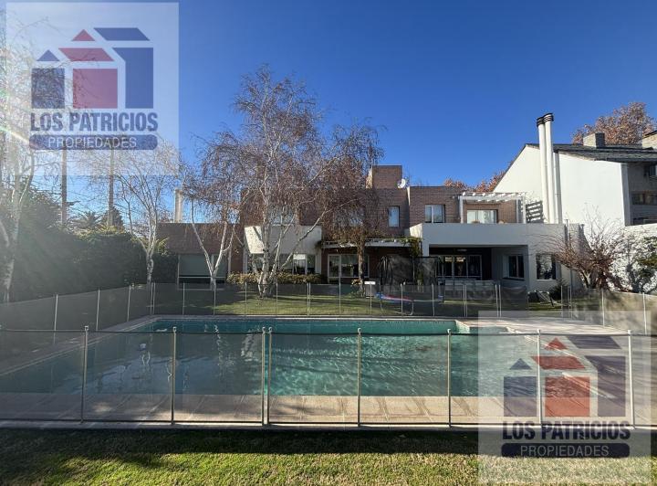 Casa · 339m² · 5 Ambientes · 2 Cocheras