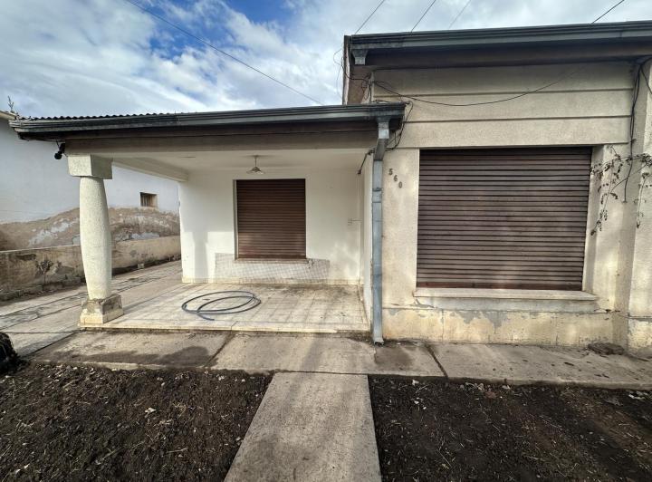 Casa · 212m² · 2 Dormitorios