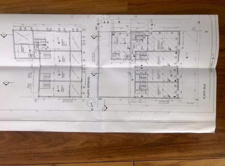 Local comercial · 176m² · 2 Cocheras