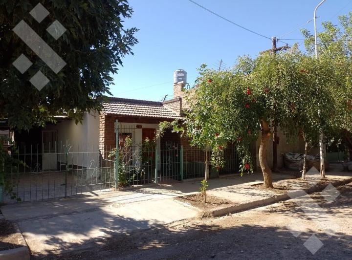 Casa · 225m² · 6 Dormitorios · 2 Cocheras