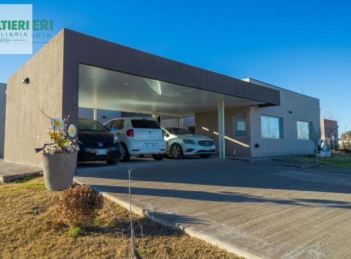 Casa · 270m² · 5 Ambientes · 6 Cocheras