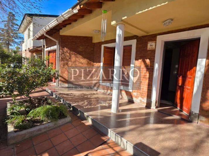 Casa · 325m² · 5 Ambientes · 2 Cocheras
