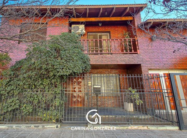 Casa · 7 Ambientes · 2 Cocheras