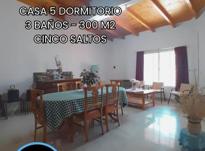 Casa · 302m² · 5 Ambientes · 1 Cochera