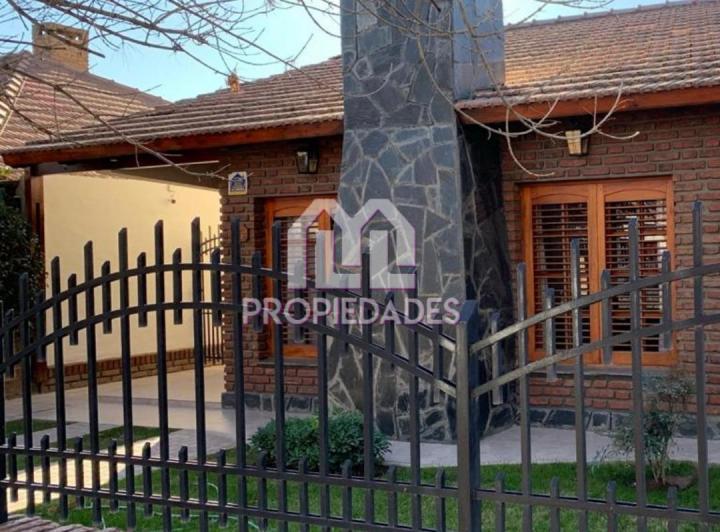 Casa · 211m² · 4 Ambientes · 1 Cochera