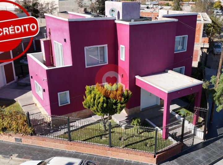 Casa · 241m² · 6 Ambientes · 2 Cocheras