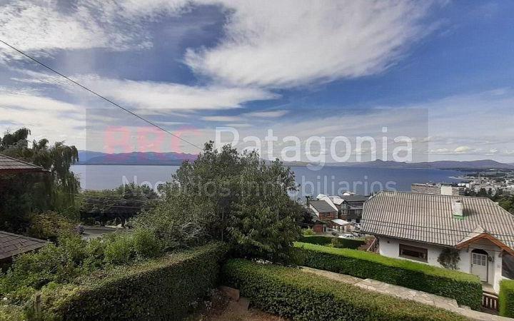 Casa · 350m² · 4 Ambientes · 1 Cochera