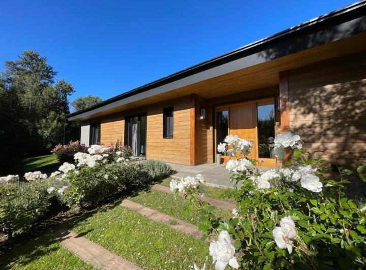 Casa · 255m² · 6 Ambientes · 1 Cochera
