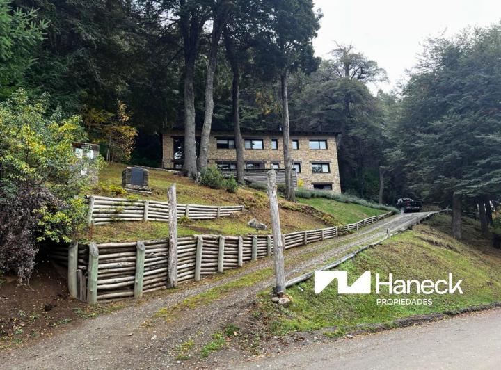 Casa · 300m² · 6 Ambientes · 3 Cocheras