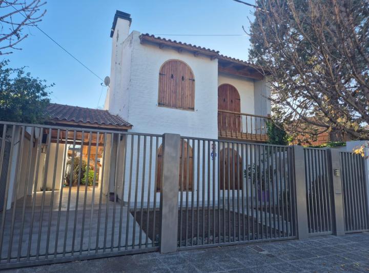 Casa · 111m² · 5 Ambientes · 1 Cochera