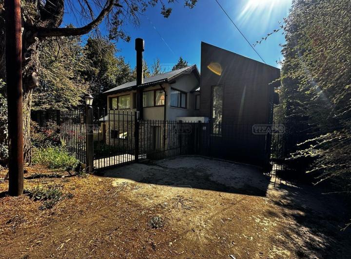 Casa · 210m² · 6 Ambientes · 1 Cochera