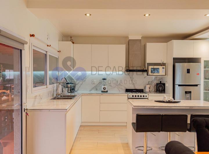 Casa · 270m² · 5 Ambientes · 5 Cocheras
