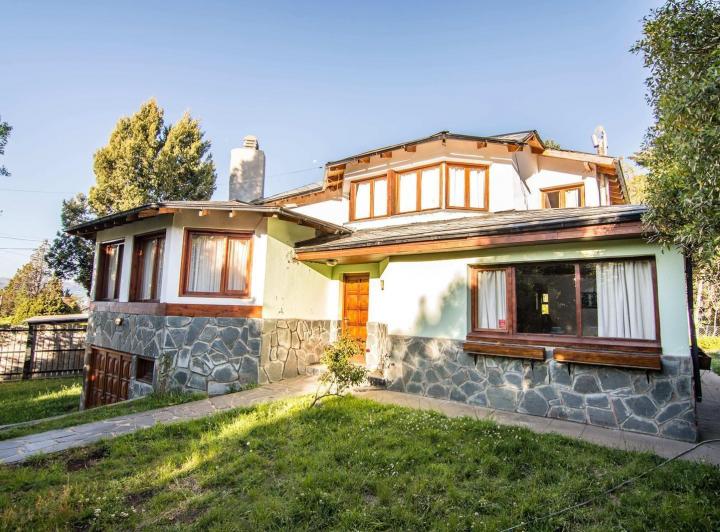 Casa · 195m² · 7 Ambientes · 2 Cocheras