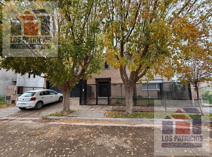 Casa · 265m² · 4 Ambientes · 2 Cocheras