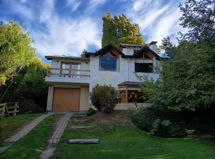 Casa · 190m² · 5 Ambientes · 1 Cochera