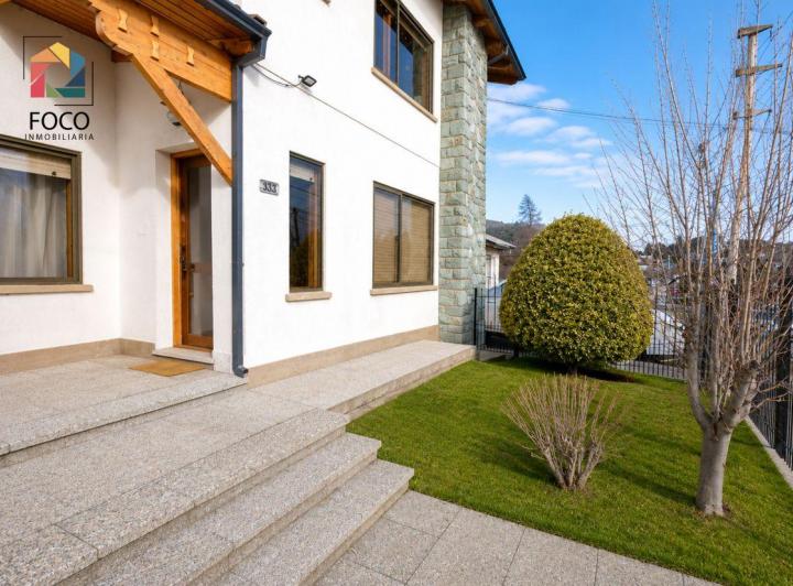 Casa · 240m² · 6 Ambientes · 1 Cochera
