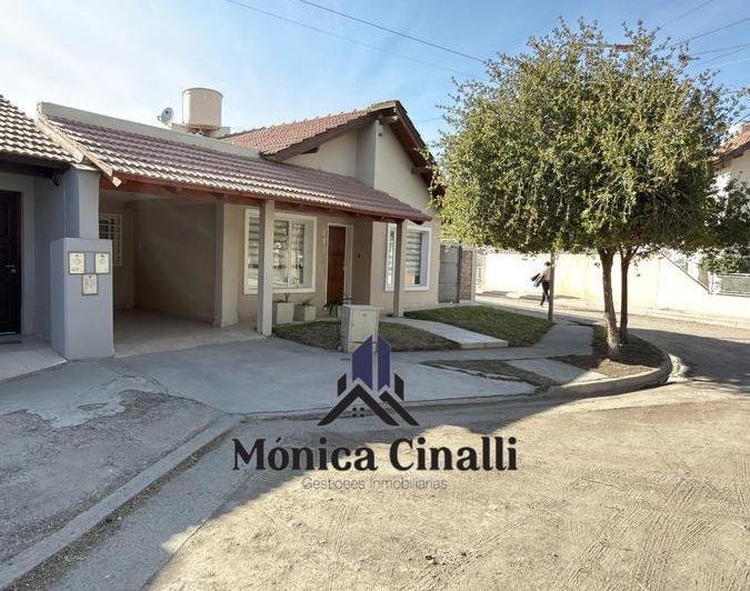 Casa · 7 Ambientes · 1 Cochera