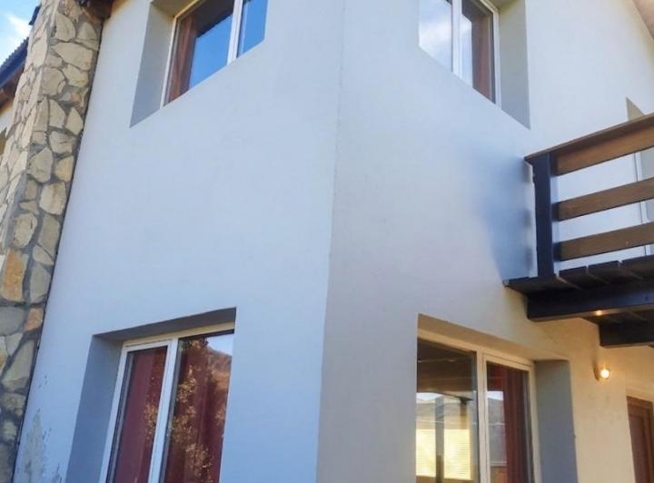 Casa · 84m² · 3 Ambientes · 2 Cocheras