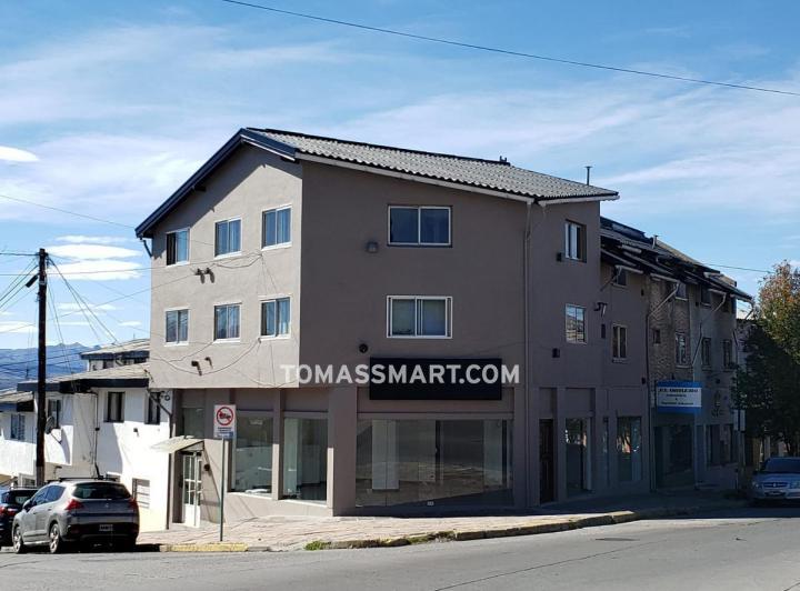 Local comercial · 200m² · 7 Ambientes · 2 Cocheras
