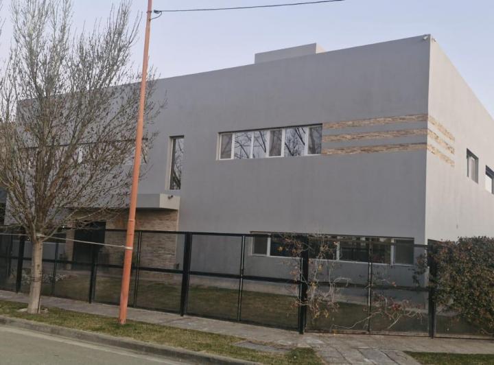 Casa · 600m² · 13 Ambientes · 2 Cocheras