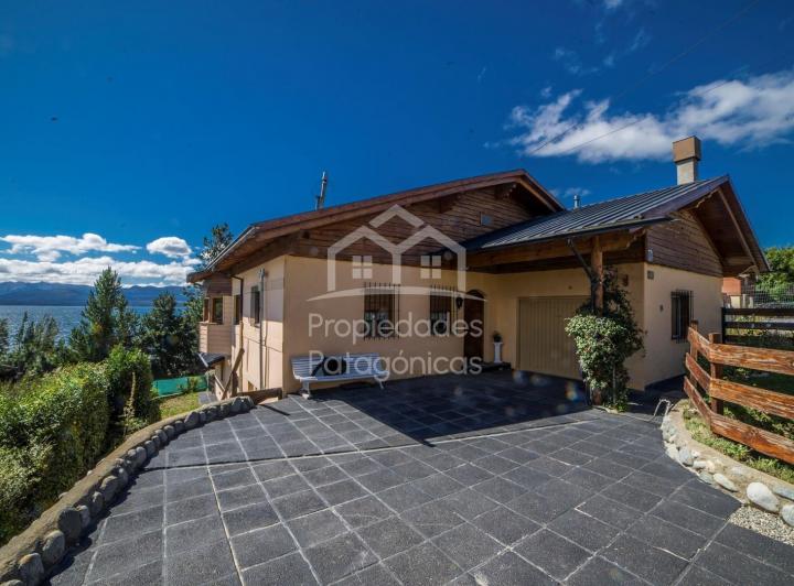 Casa · 210m² · 6 Ambientes · 1 Cochera