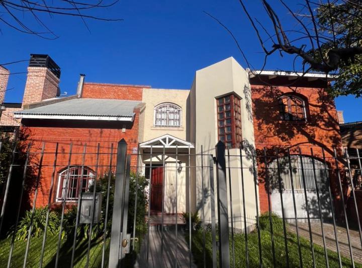 Casa · 200m² · 7 Ambientes