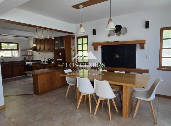 Casa · 170m² · 6 Ambientes · 3 Cocheras