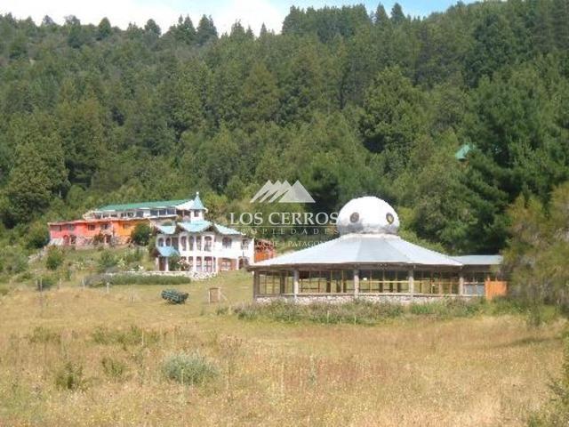 Campo · 8800m² · 5 Ambientes · 2 Cocheras