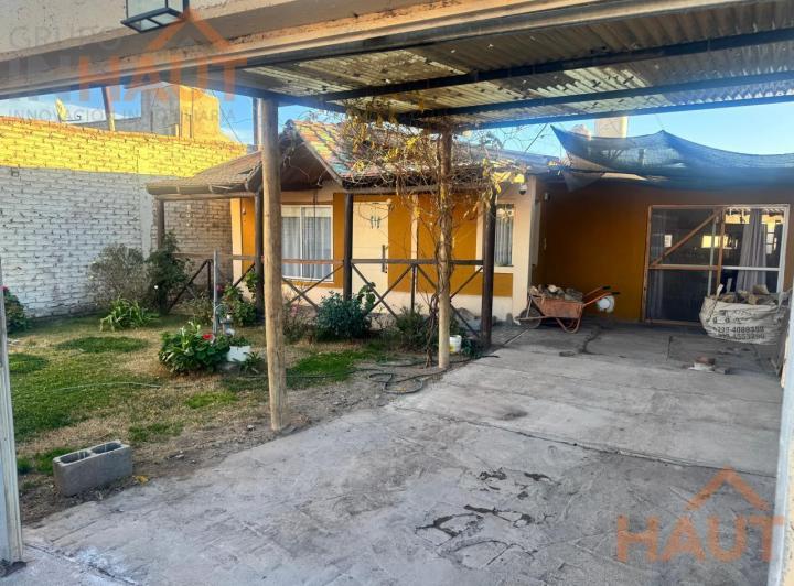 Casa · 80m² · 5 Ambientes · 1 Cochera