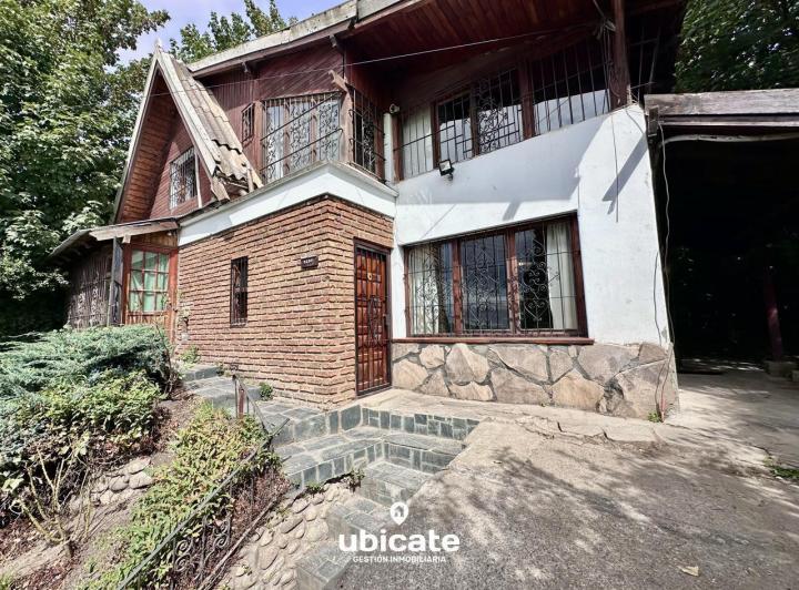 Casa · 606m² · 8 Ambientes · 1 Cochera
