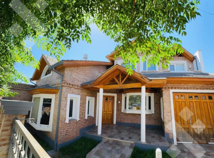 Casa · 275m² · 3 Dormitorios · 1 Cochera
