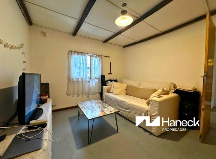 Casa · 180m² · 8 Ambientes