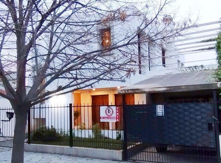 Casa · 180m² · 6 Ambientes · 1 Cochera