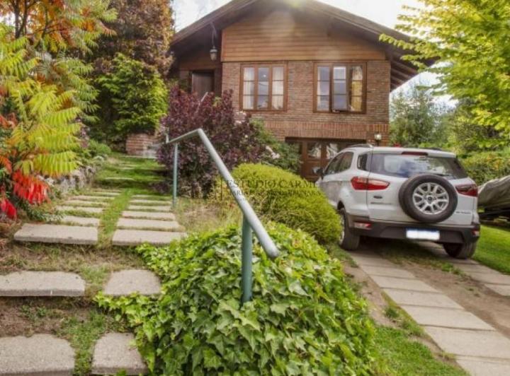 Casa · 180m² · 7 Ambientes · 1 Cochera