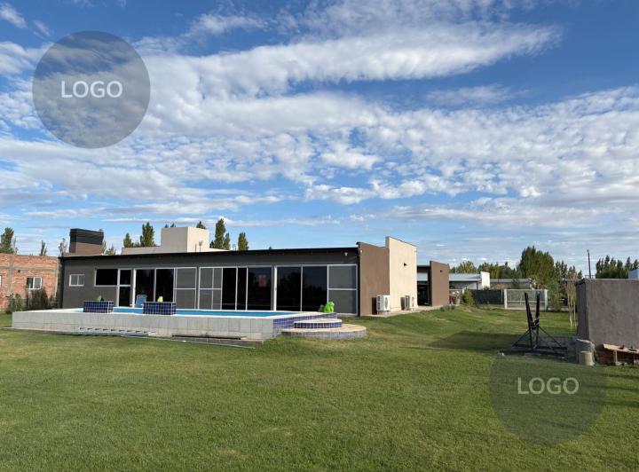 Casa · 240m² · 8 Ambientes · 6 Cocheras