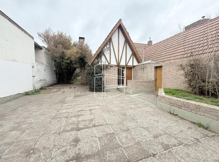 Casa · 357m² · 6 Ambientes · 3 Cocheras