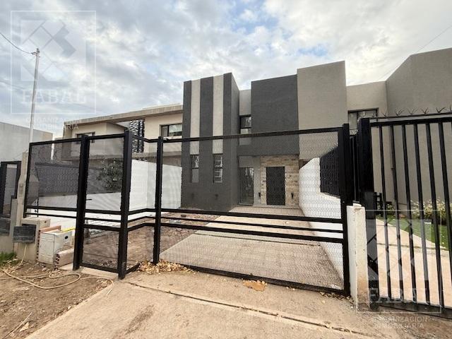 Casa · 124m² · 4 Ambientes · 1 Cochera