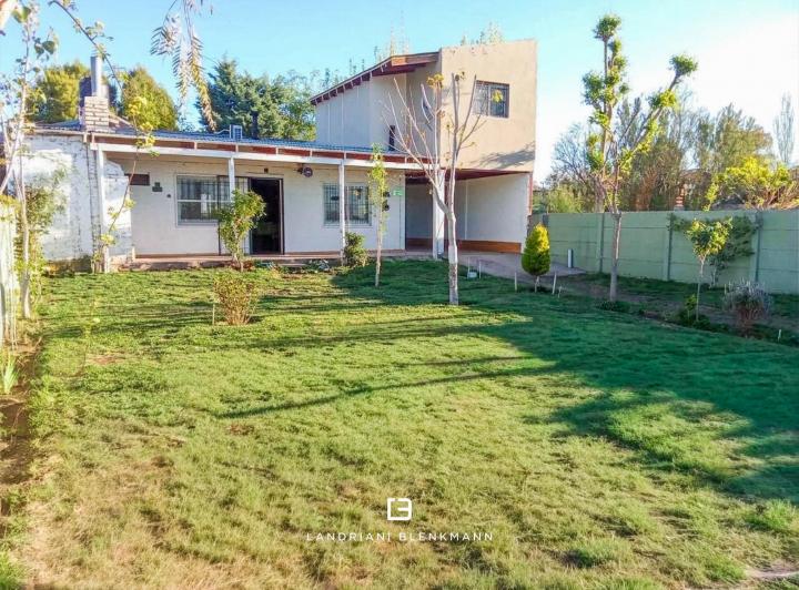 Casa · 77m² · 3 Ambientes · 2 Cocheras