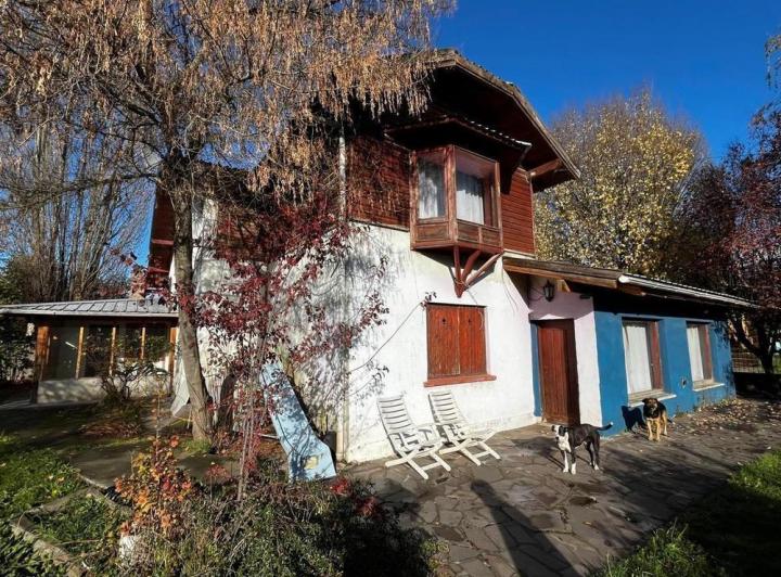 Casa · 260m² · 6 Ambientes · 2 Cocheras